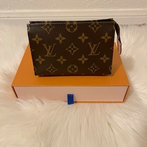 💕Louis Vuitton Monogram Toiletry 15 Pouch